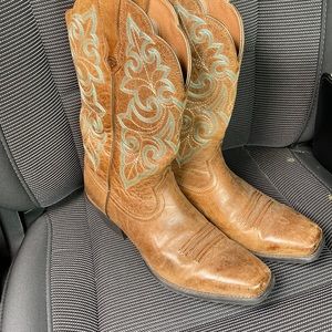 Ariat round up boot size 8.5